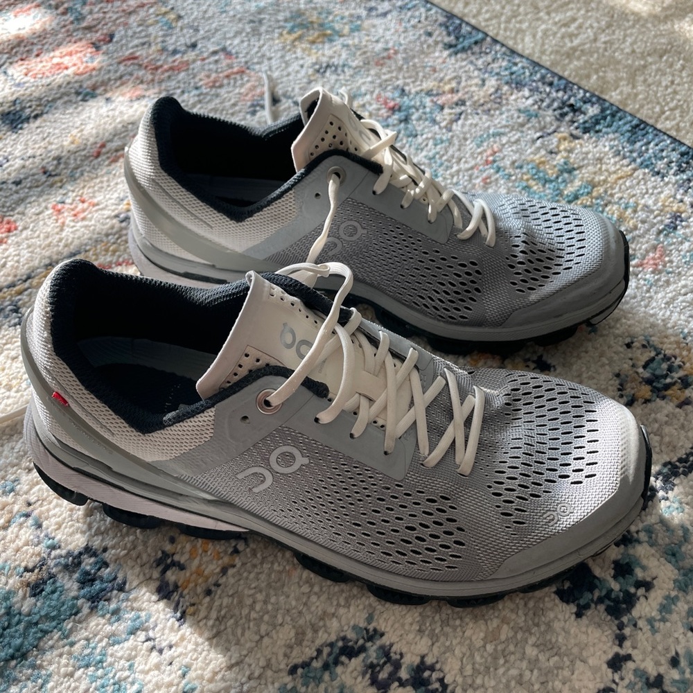 On Cloud women’s 8